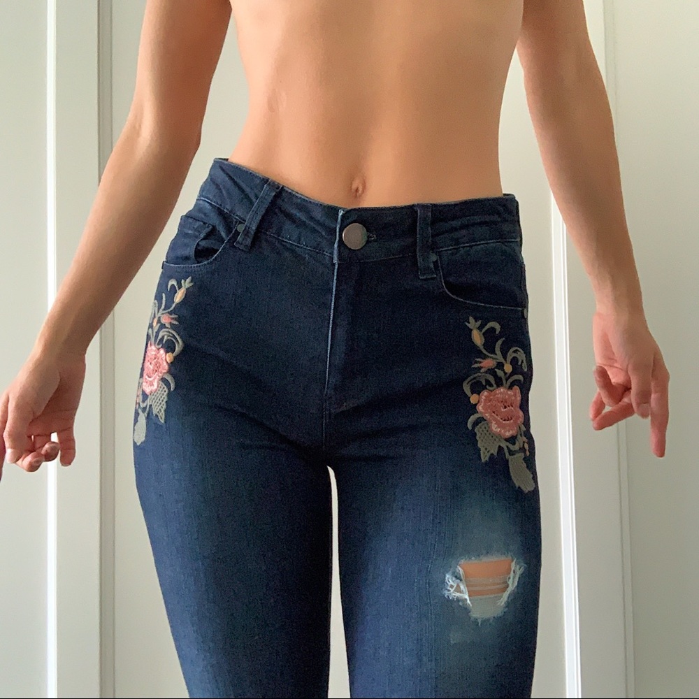 free with purchase | embroidered + distressed high rise skinny jeans 🌺